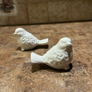 Charming Pier One White Bird Salt and Pepper shakers